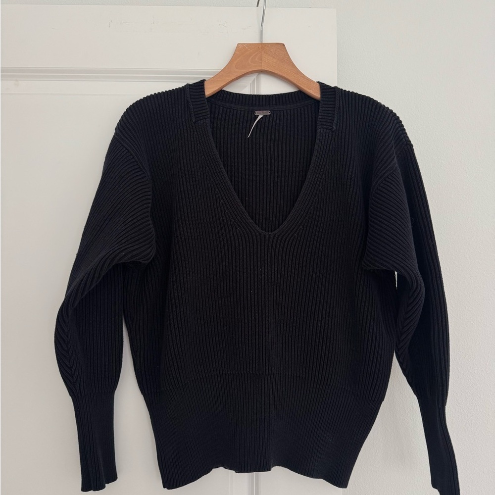 Free People women’s black ribbed structured deep v-neck sweater size medium 8 10